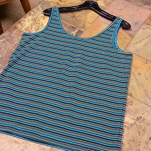 2 summer tops by Avenue - Picture 2 of 11